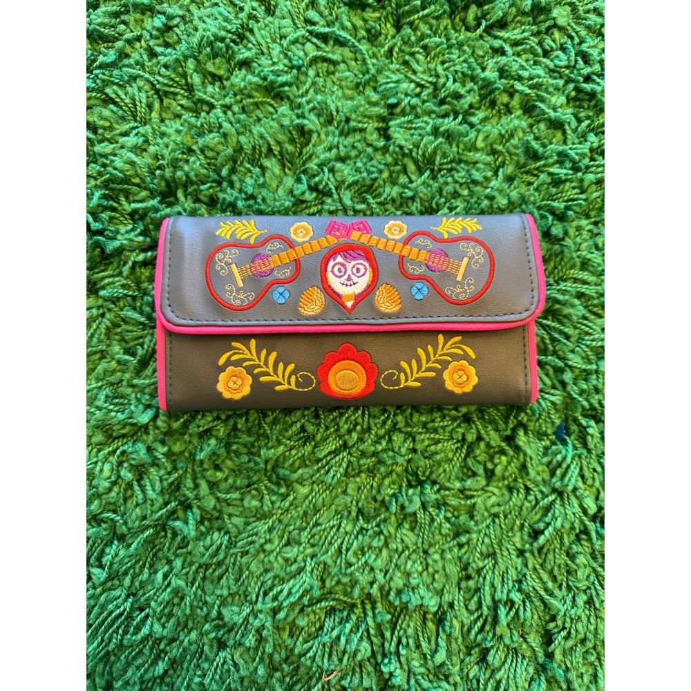 Disney Coco Wallet Womens One Size Gray Excellent Embroidered Sugar Skull Guitar